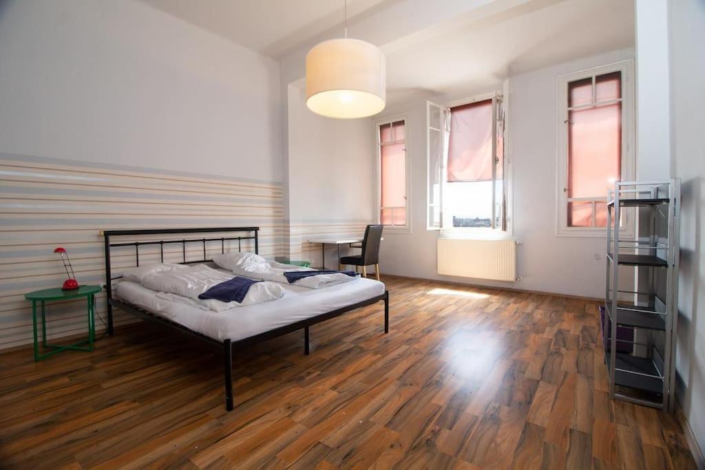 Apartment Cityscape Budget Blaha *