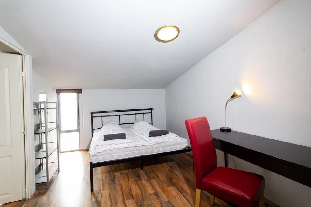 Cityscape Budget Blaha Apartment